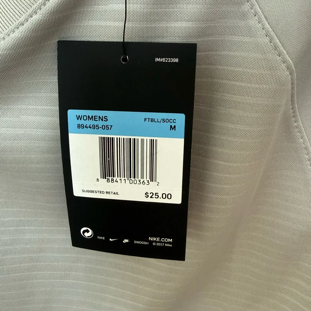 Nwt Nike Women's Gray Athletic Shirt - Image 5