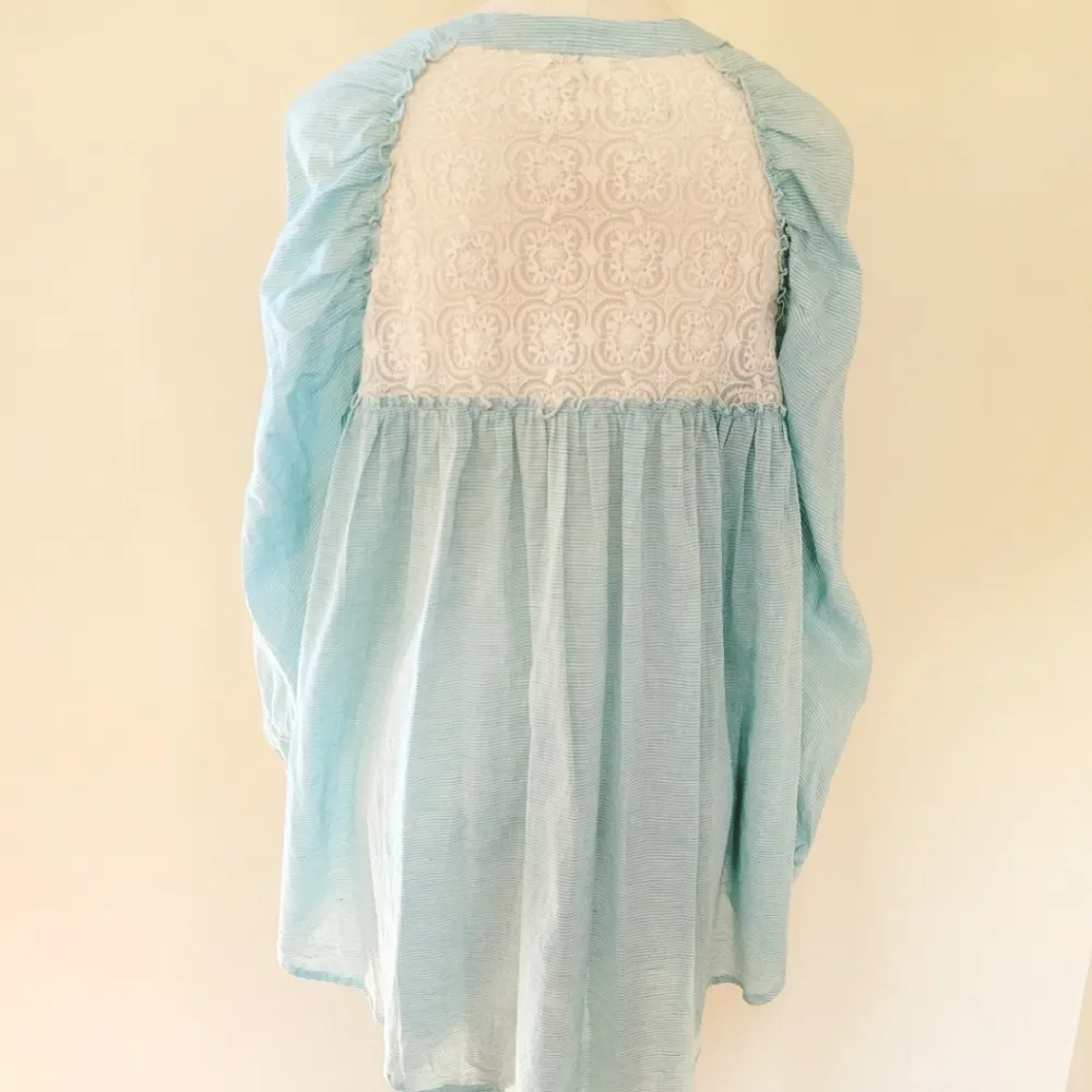 Umgee  striped lace back tunic size medium - Image 4