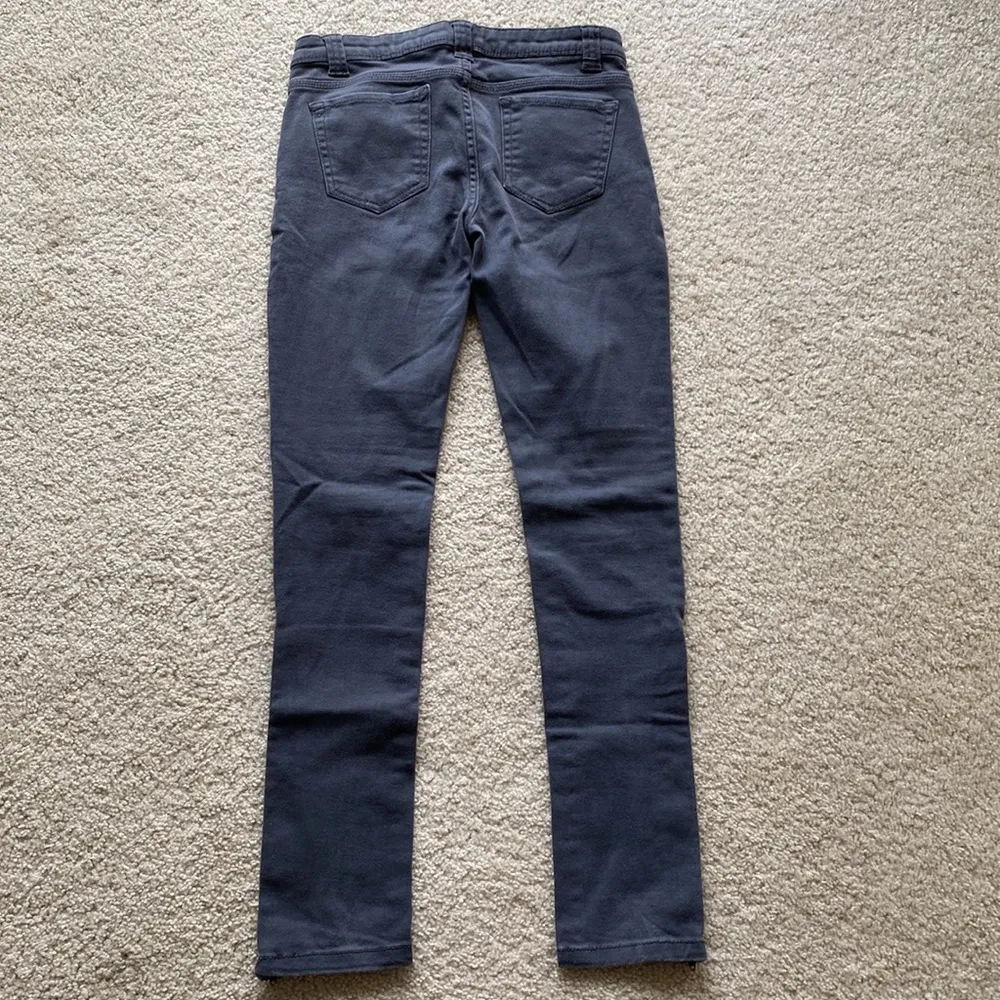 Authentic Y2K, Max Azria collab, size 5, grey zippered jeans midrise - Image 4