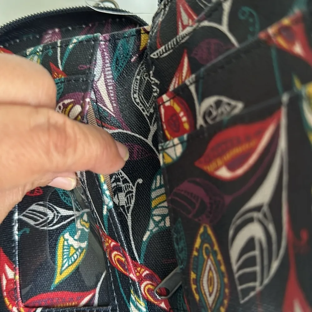 Artist Circle Smartphone Midnight
Wallet Wristlet Crossbody - Image 9