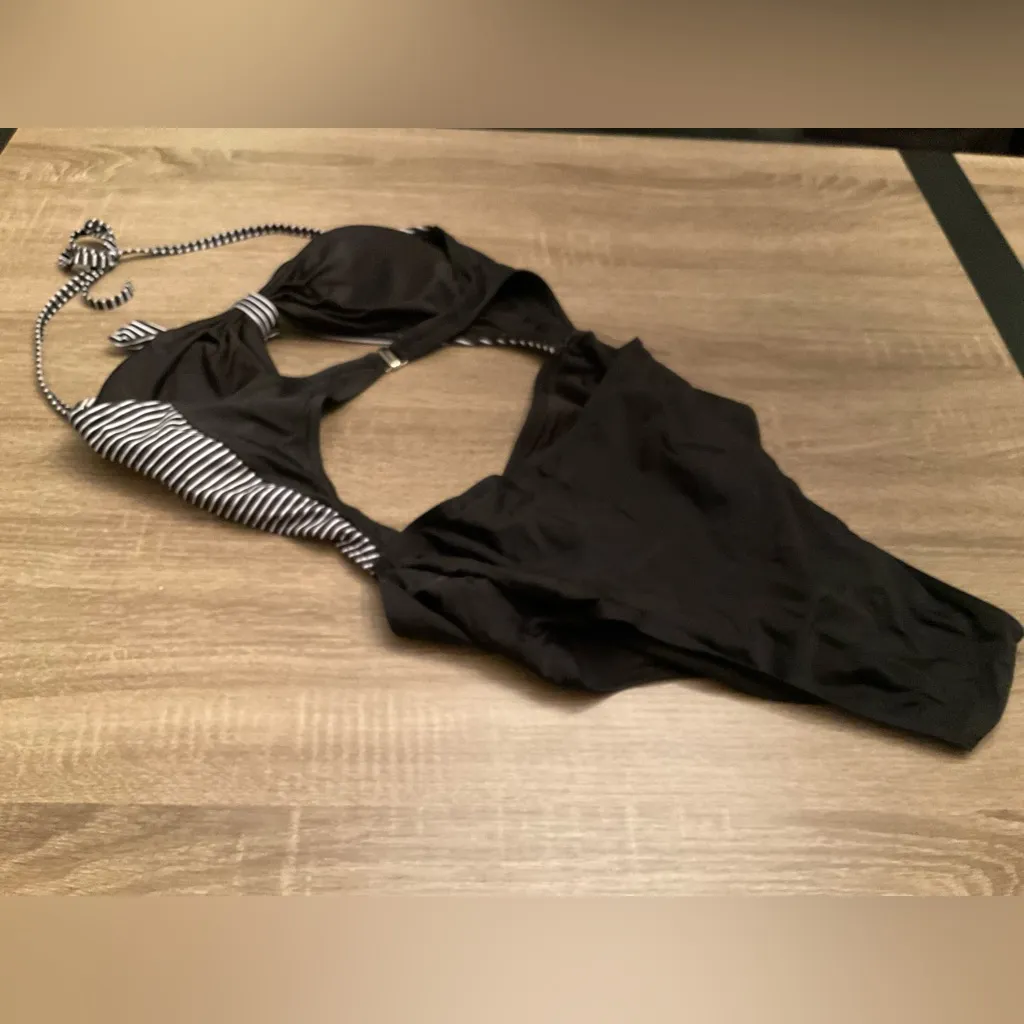 NEW B+W cutout one piece swimsuit, XL Black - Image 2