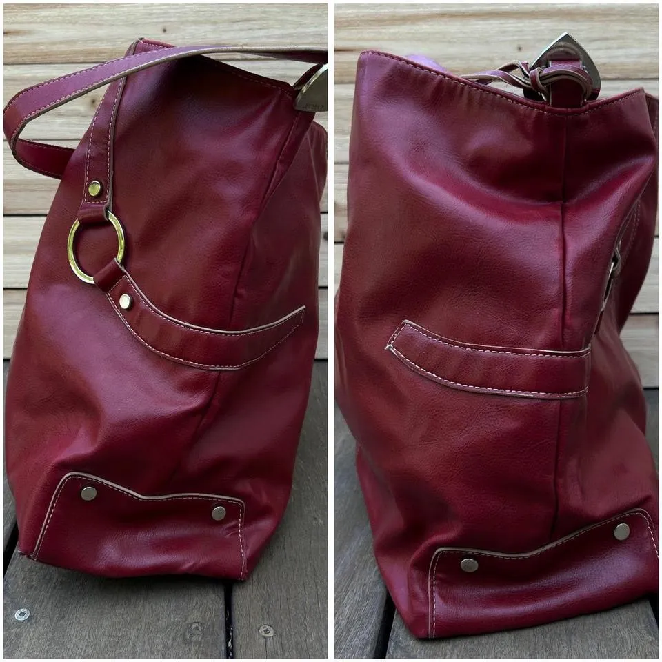 Vintage Y2K XOXO Red Vinyl Shoulder Bag Purse Tote w/ Heart Mirror Bag Charm - Image 5