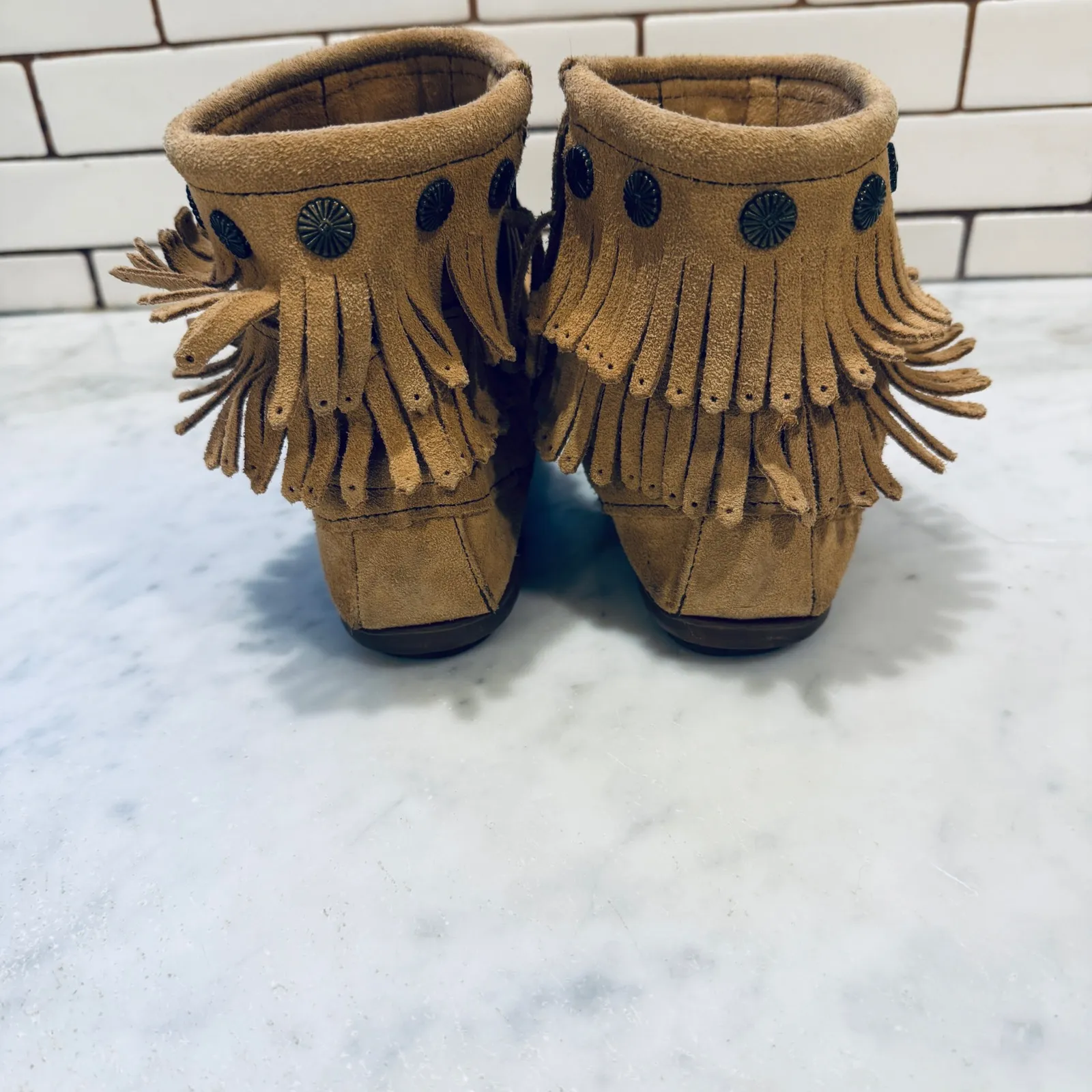 Minnetonka Moccasin Boots Fringe Suede Ankle Booties Casual‎ Tan Size 8 - Image 4