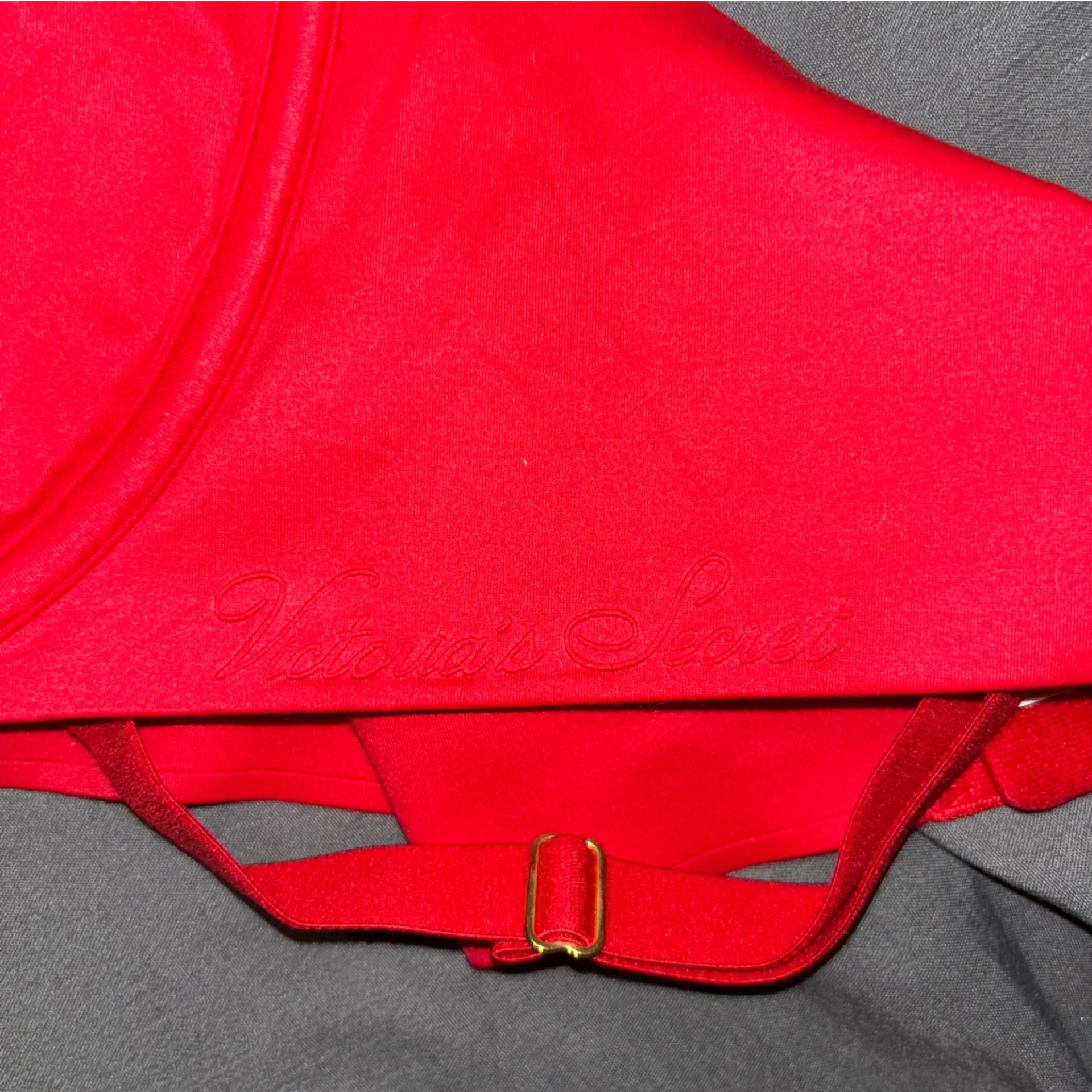 Incredible by Victorias Secret unlined plunge bra - Image 4