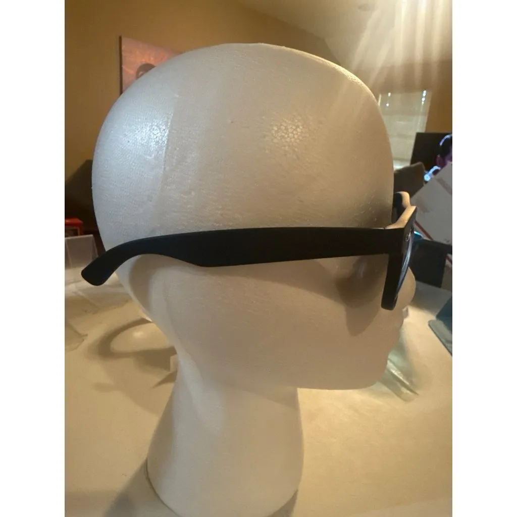 Yogo Vision Black Reading Sunglasses With +4.00 Magnification For Adults Unisex - Image 2