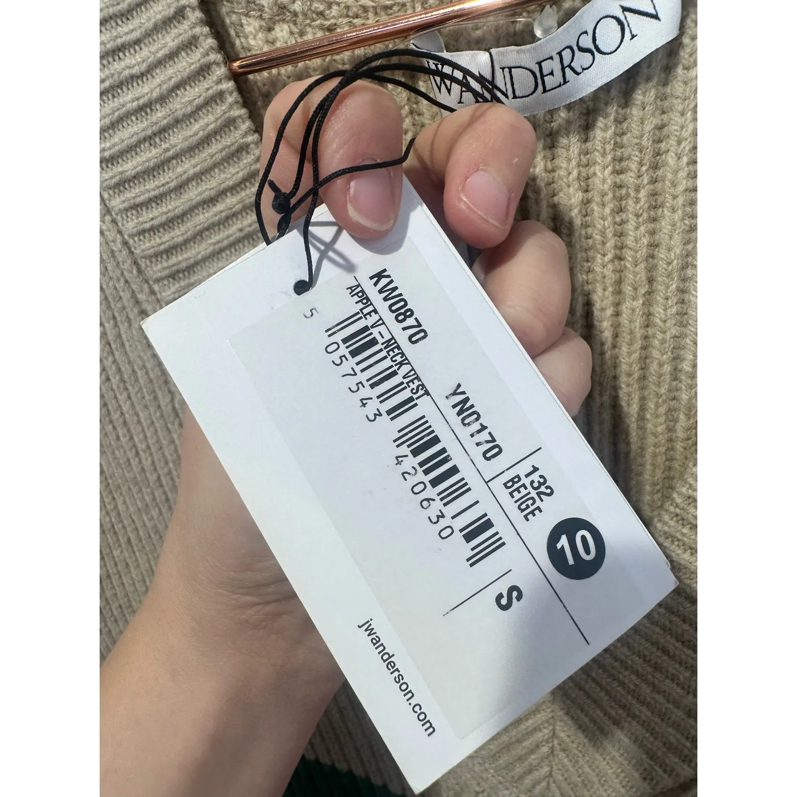 JW ANDERSON Beige Red Apple Rib Knit 100% Wool V - Image 13