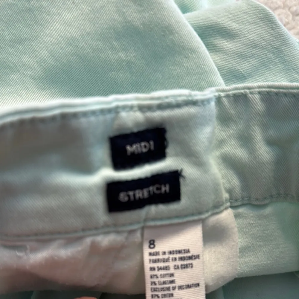 American Eagle Outfitters Green Midi Shorts - Image 3