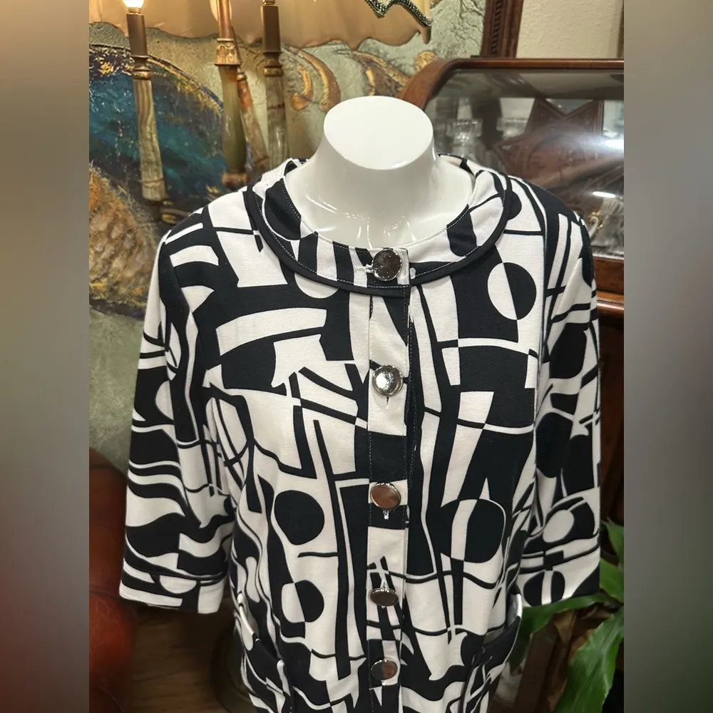 EUC PORTRAIT Black and White 3/4 Sleeve Boxy Blazer with Peter Pan Collar Size L - Image 3