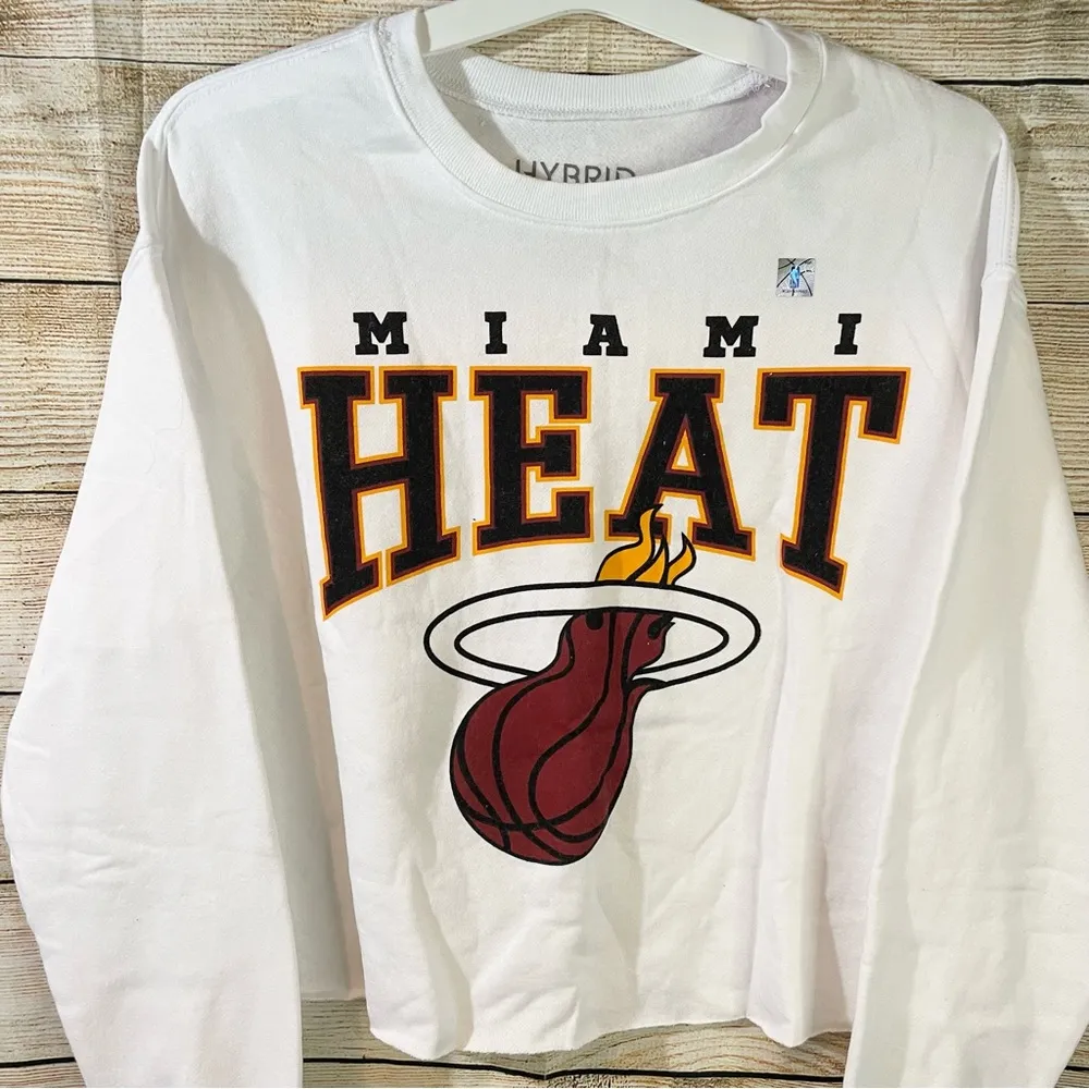 NBA Miami Heat crop white sweatshirt women Size Medium - Image 4
