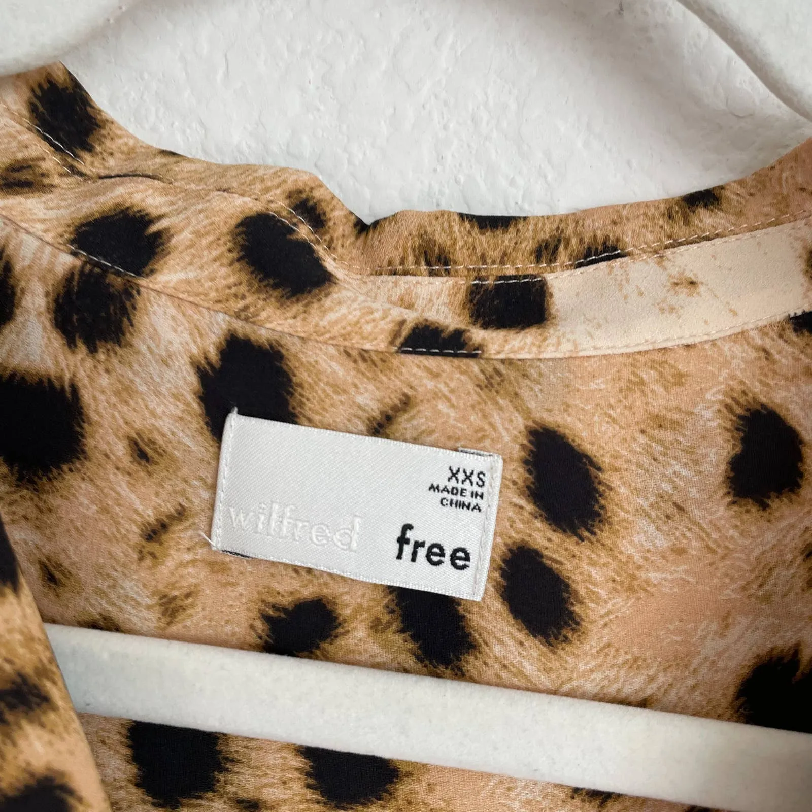 ARITZIA Wilfred Leopard Button Up Blouse Top - Image 11