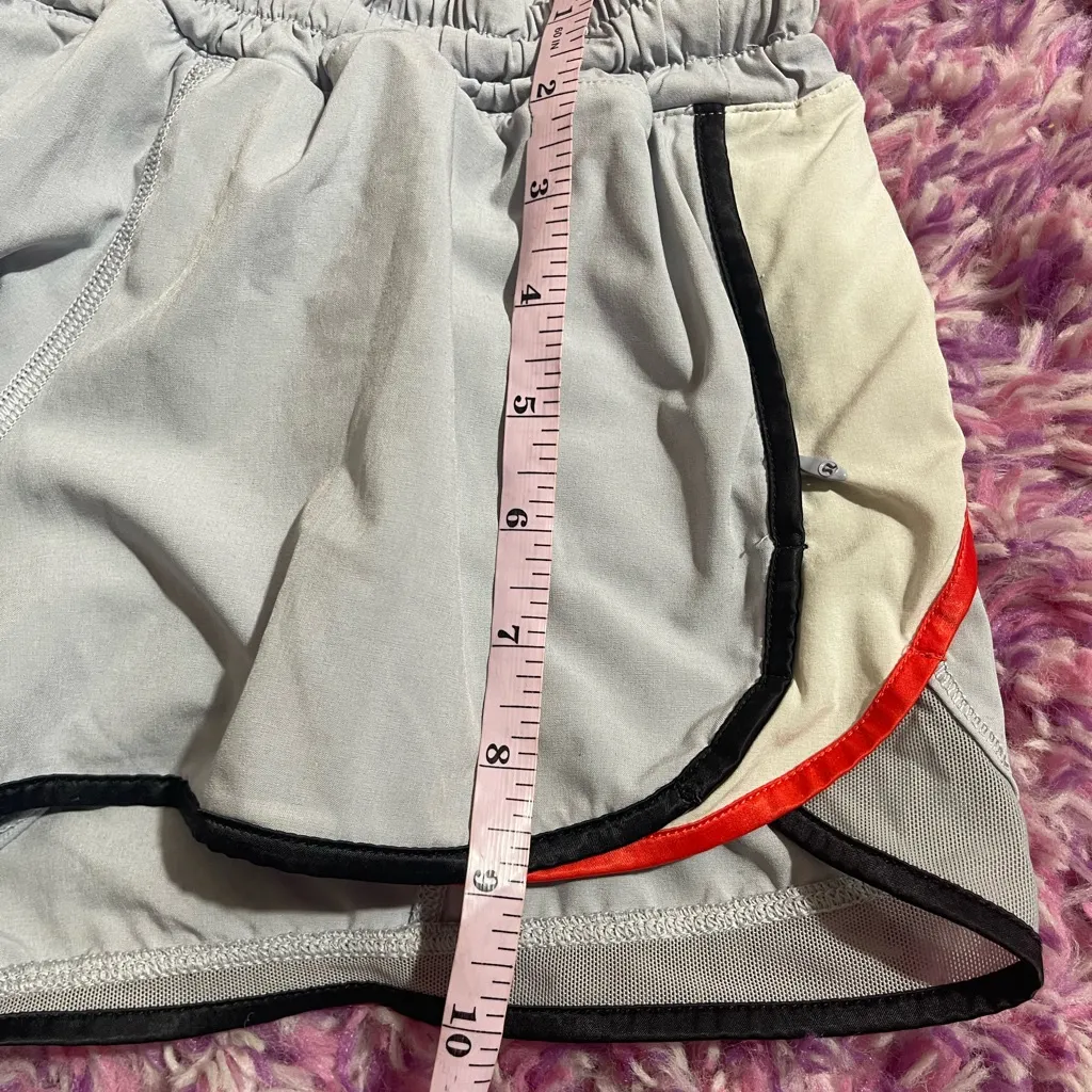 Lululemon Womens Lined Short 2.5" ZIP POCKETS Size 6 Gray - Image 7