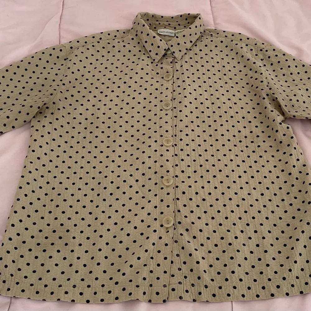 White Stag beige polka dots button up shirt, size S preppy business casual - Image 8