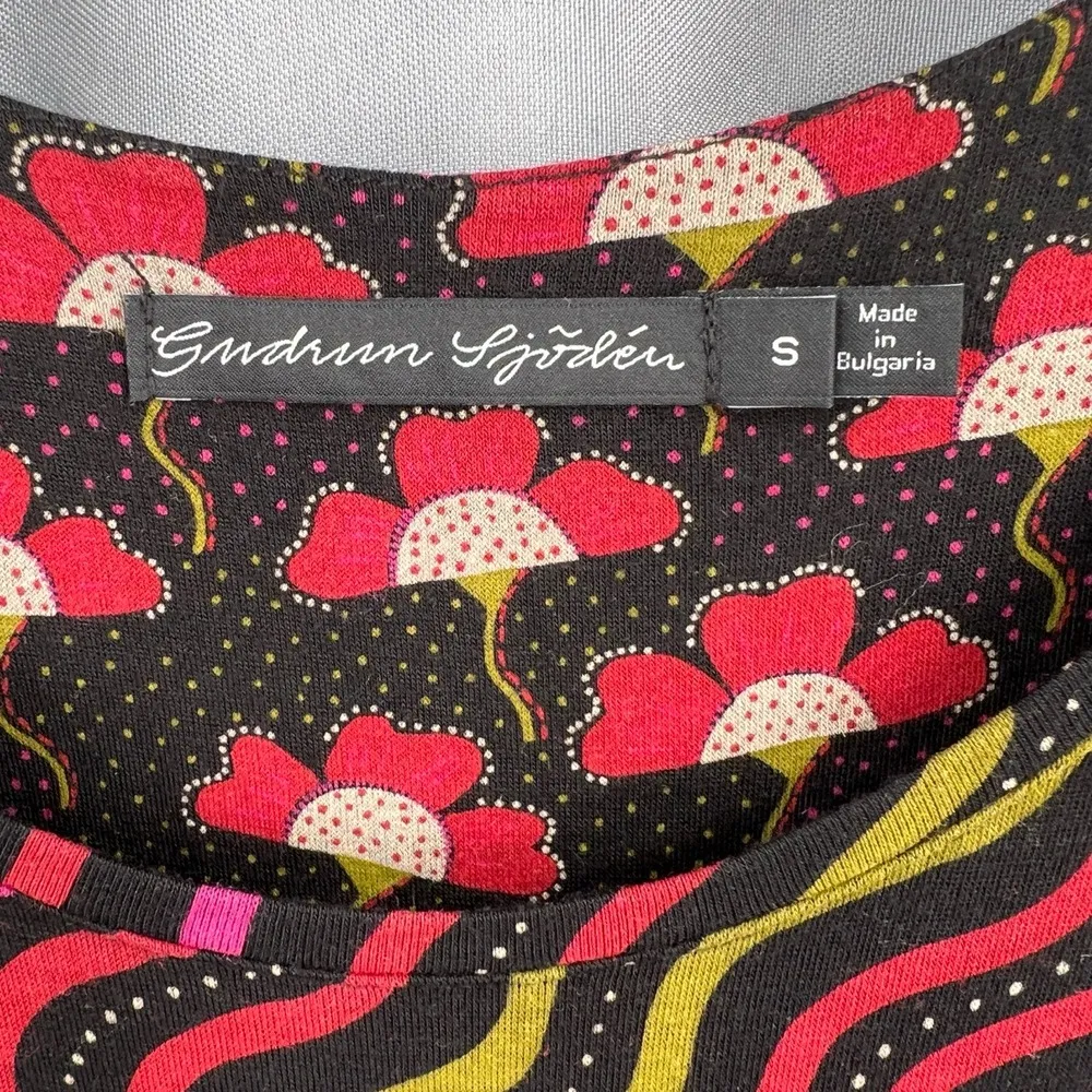 Gudrun Sjödén Sleeveless Midi Dress Bright Wavy Stripe Mod Print Micromodal Sm Black - Image 5