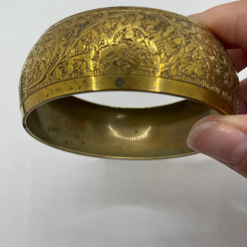 Vintage Unbranded Ornate Leaf Engraved Brass Bangle | Boho Maximalist - Image 4