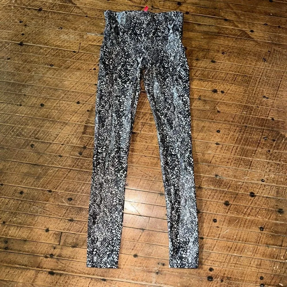Spanx textured faux leather snakeskin shapewear S leggings - Image 3