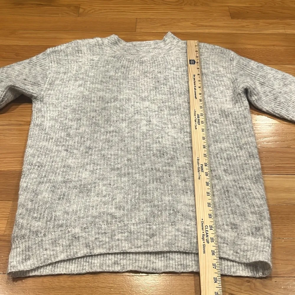 RD style women’s pull over sweater with open back size large . - Image 6