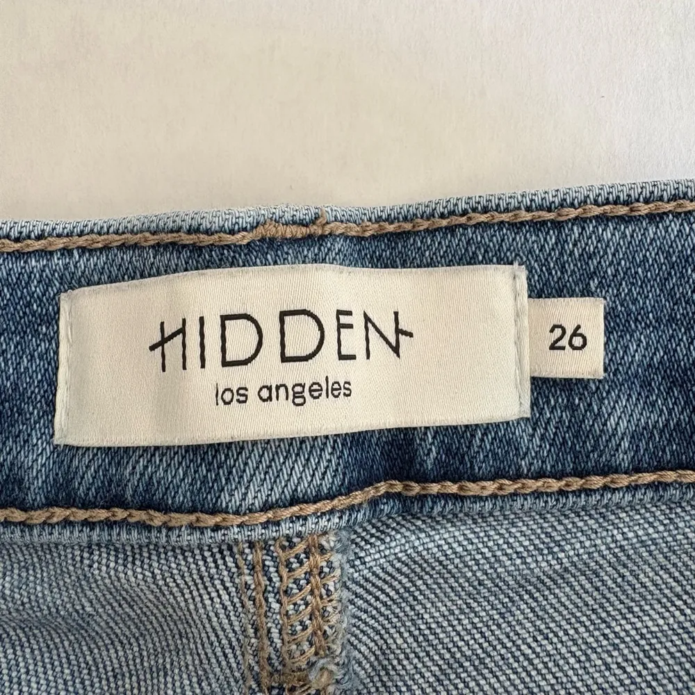 Hidden [ELLA] MEDIUM DARK FRAYED HEM 31" INSEAM WIDE STRAIGHT JEAN size 26 Blue - Image 13