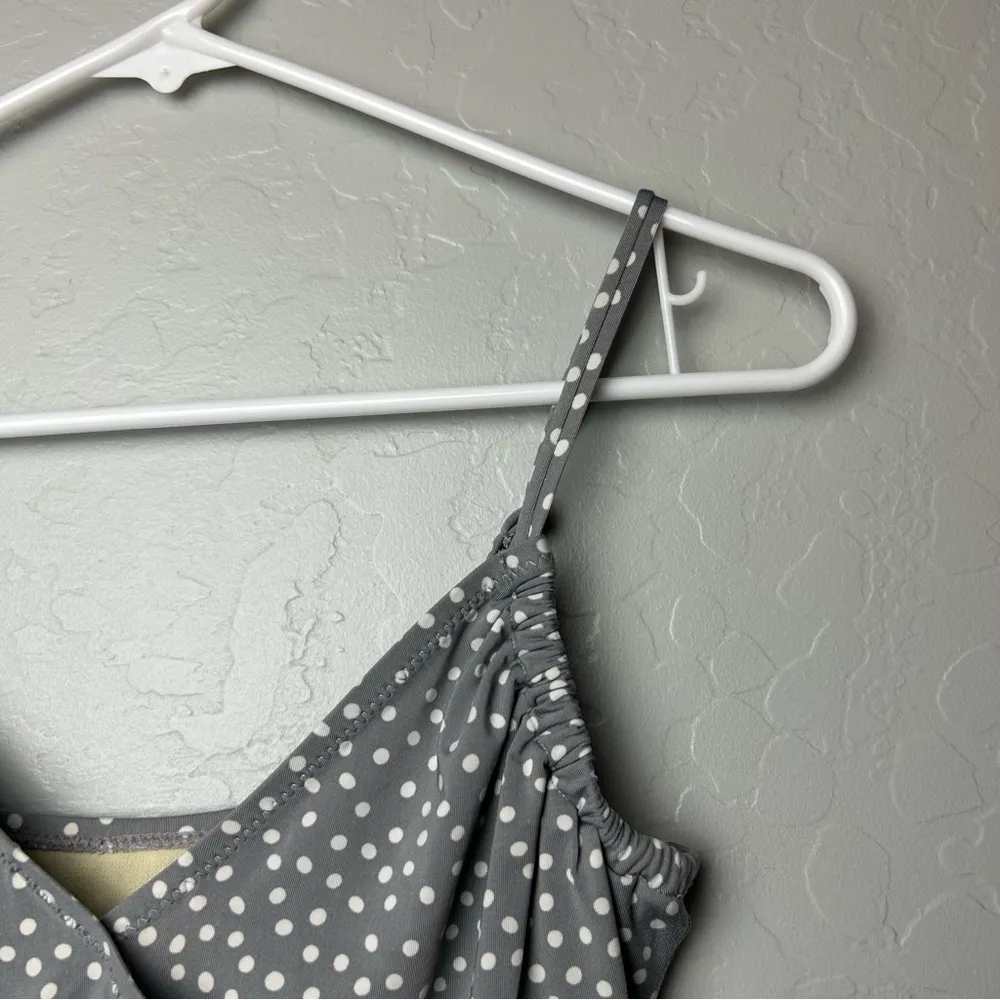 Garnet Hill gray and white Polkadot ruched one piece swimsuit size 6 - Image 6