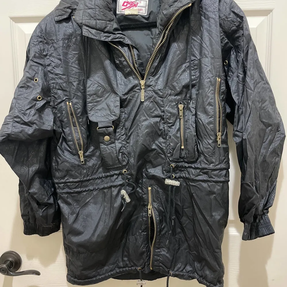 Vintage Ossi Black Skiwear Pullover Hooded Ski Jacket - Image 3