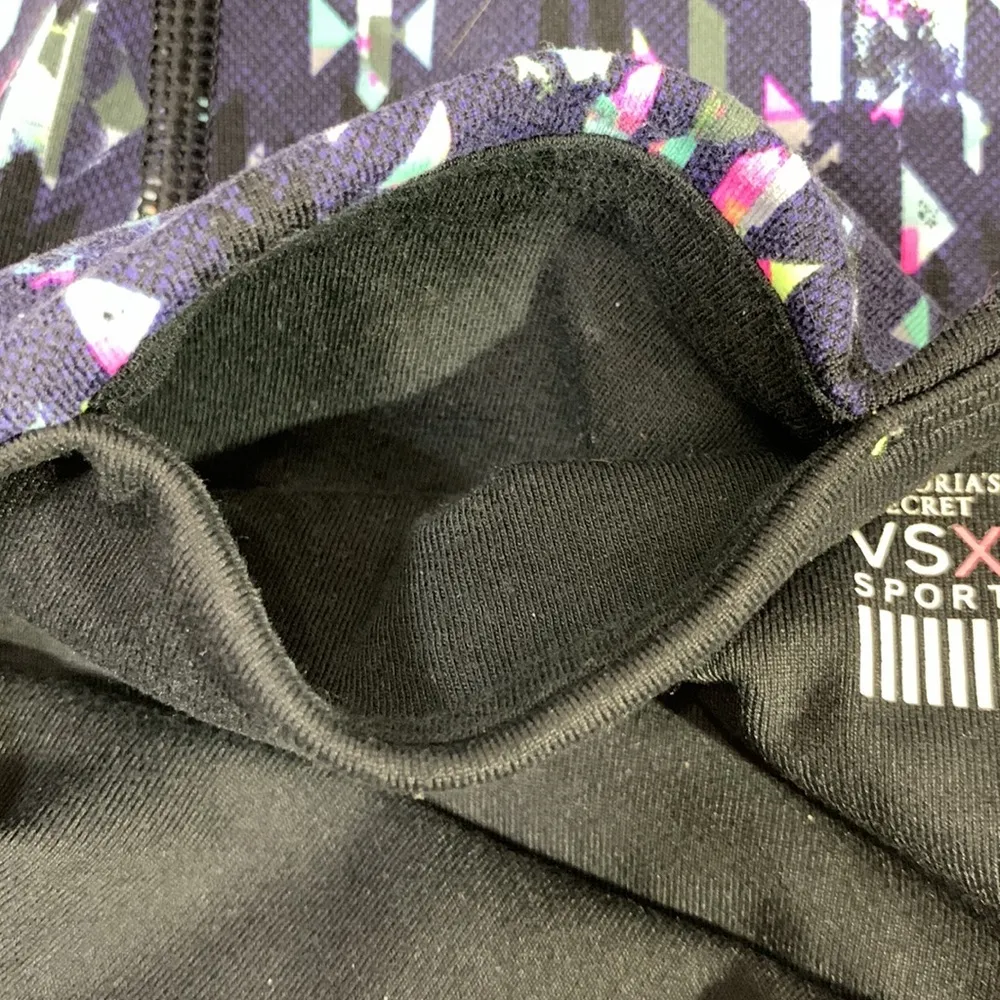 Victoria’s Secret Sport Knockout Crop Tribal Print Leggings Size M - Image 9