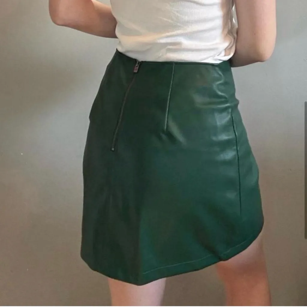 HOLLISTER Hunter/Forest Green Ultra High-Rise Vegan Leather Mini Skirt - X-Small - Image 6