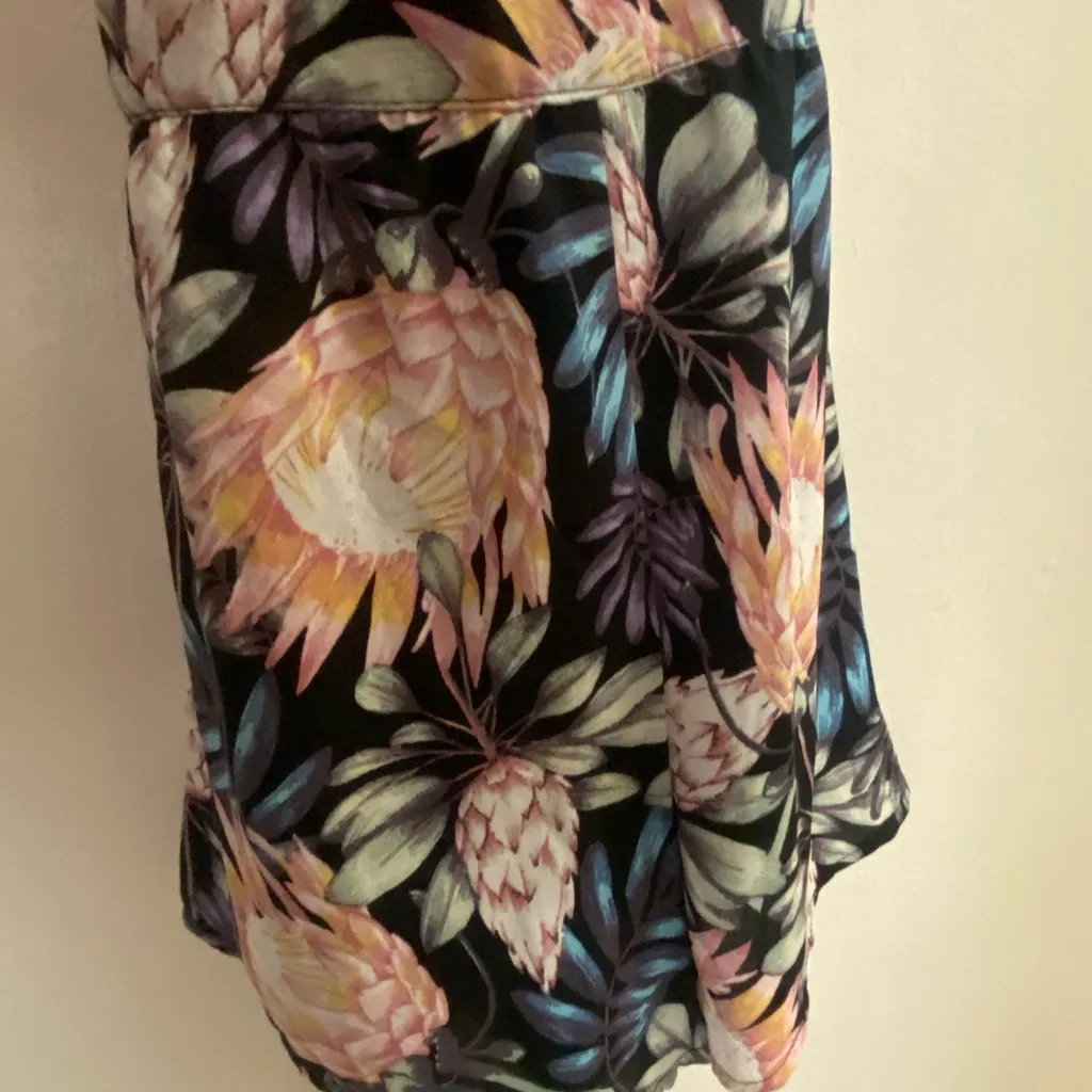 H&M Divided Womens Black Floral Romper Size 4 Pink Blue Flowers Waist 26” - Image 4