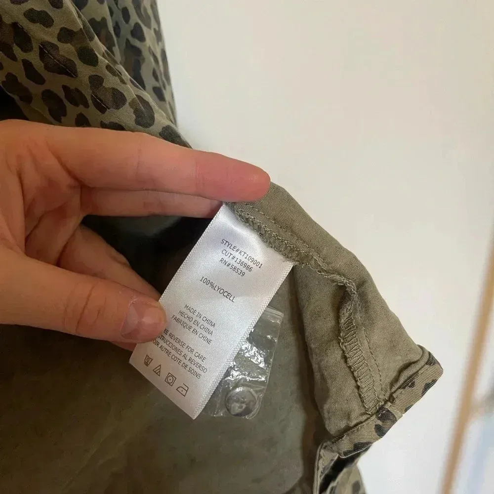 KUT from the Cloth Y2K green/black animal print button down fall top - Image 10