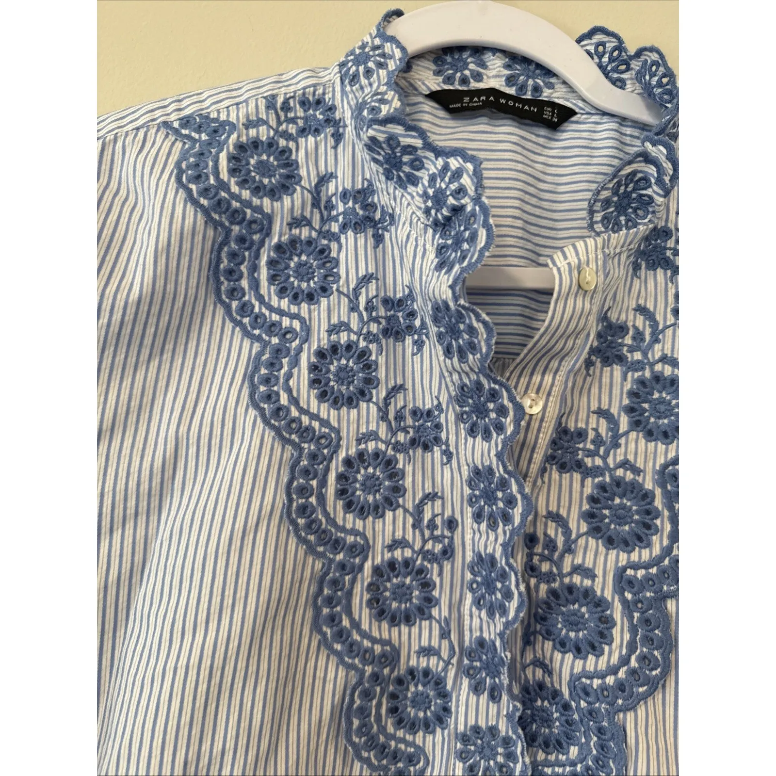 Zara Women Long Sleeve Top Stripped Stitched Eyelet Lace Design Size Large 2437 - Image 2