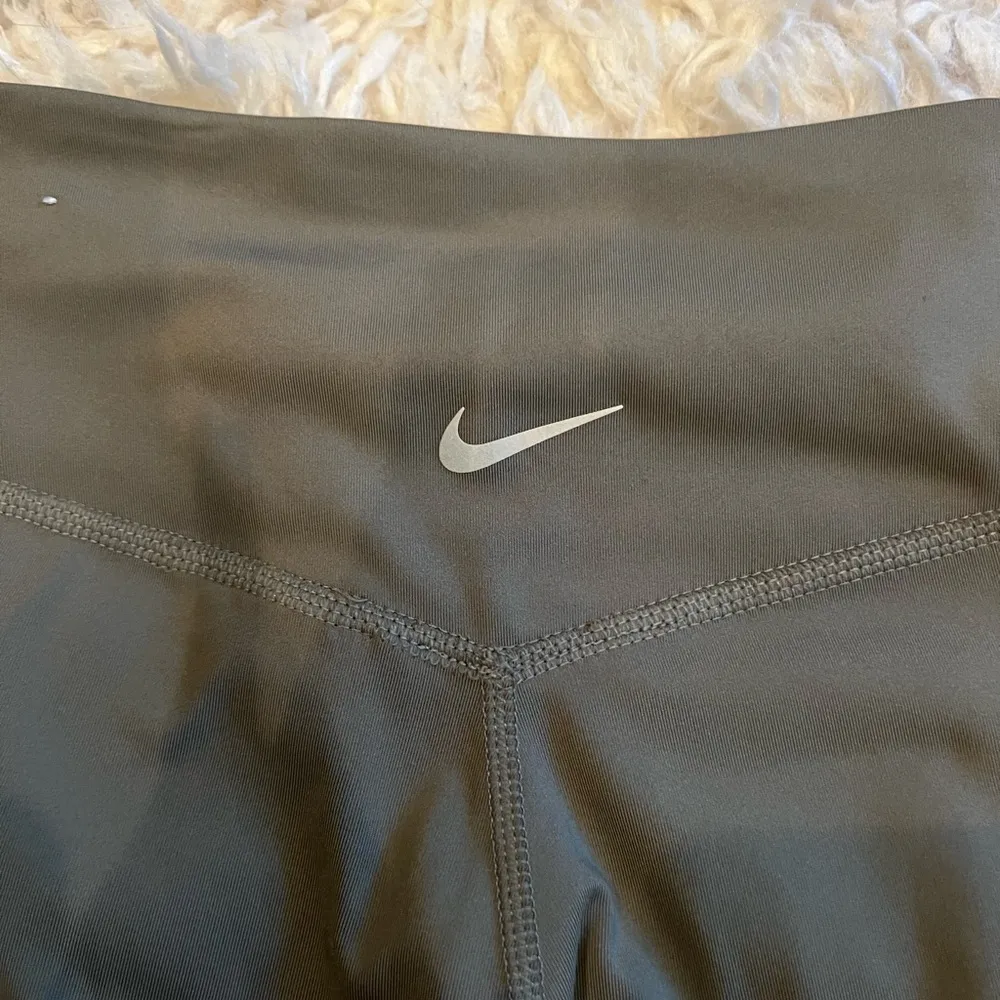 Nike olive green leggings - Image 4