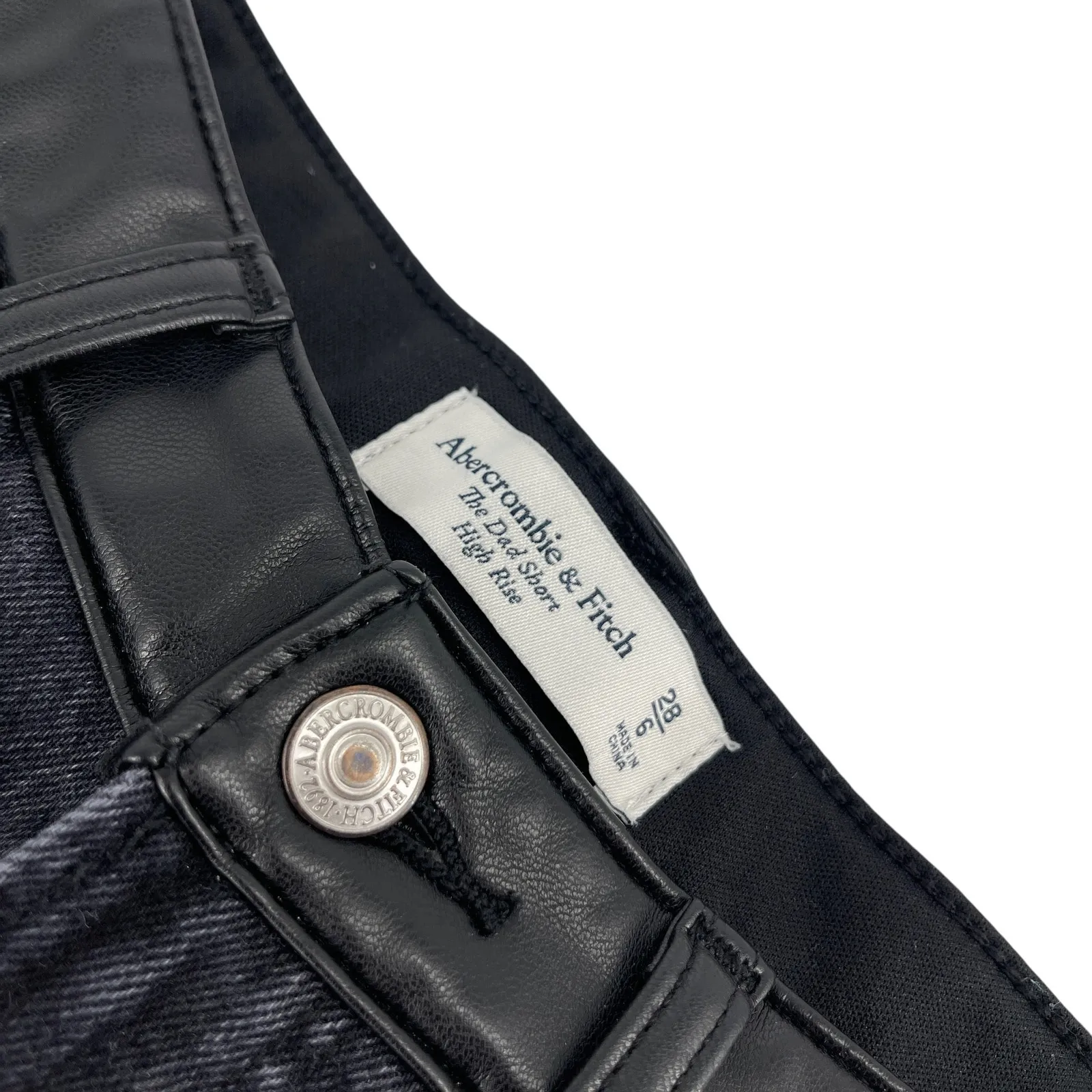 Abercrombie & Fitch The Dad Short High Rise Black Denim Faux Leather Size 6 / 28 - Image 7
