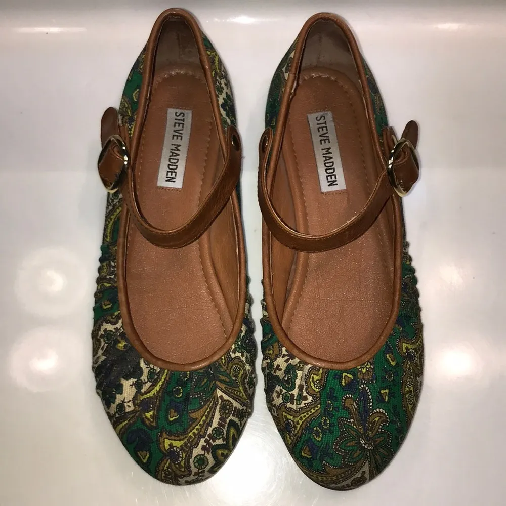 Steve Madden Women’s Liraa Paisley Print Fabric Leather Strap Ballet Flat Shoes - Image 2