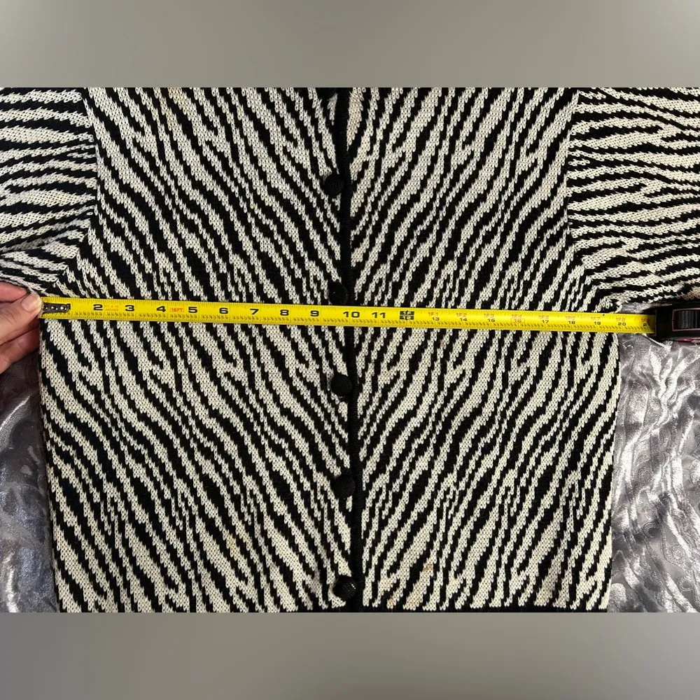 Vintage 90’s Laura Daniels Petite Zebra Print Medium Wool Blend Sweater White - Image 10