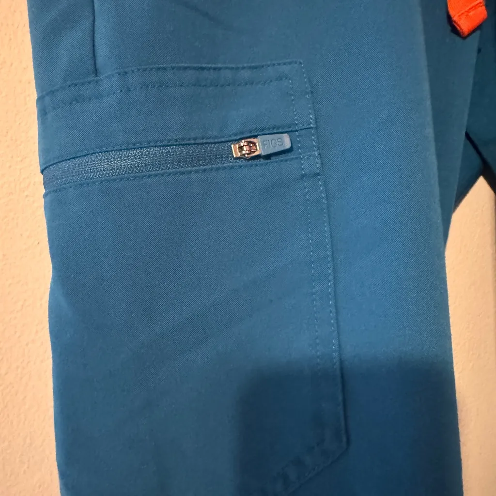 FIGS Zamora Jogger Scrub Pants size Small - Image 4