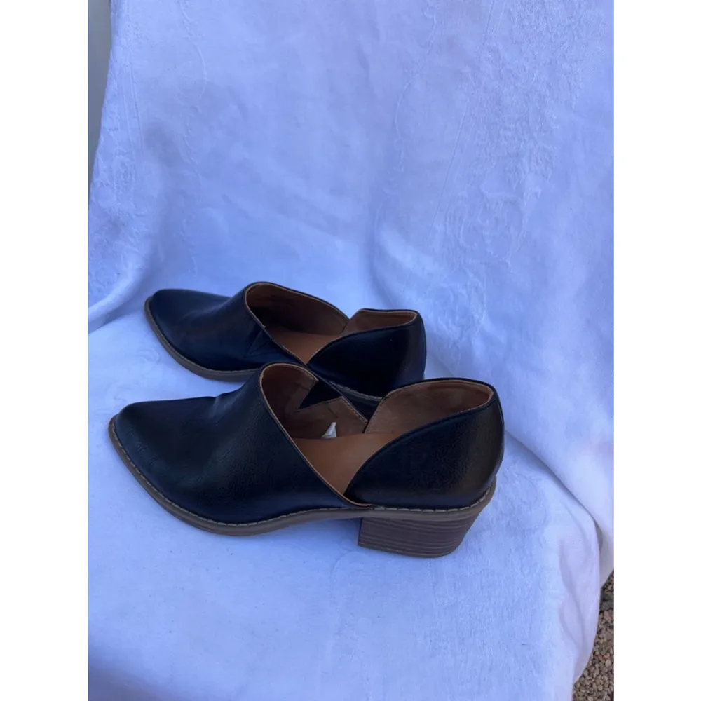 Universal Threads Women's Universal Thread Black Cutout Loafers Size 8.5 - Image 4