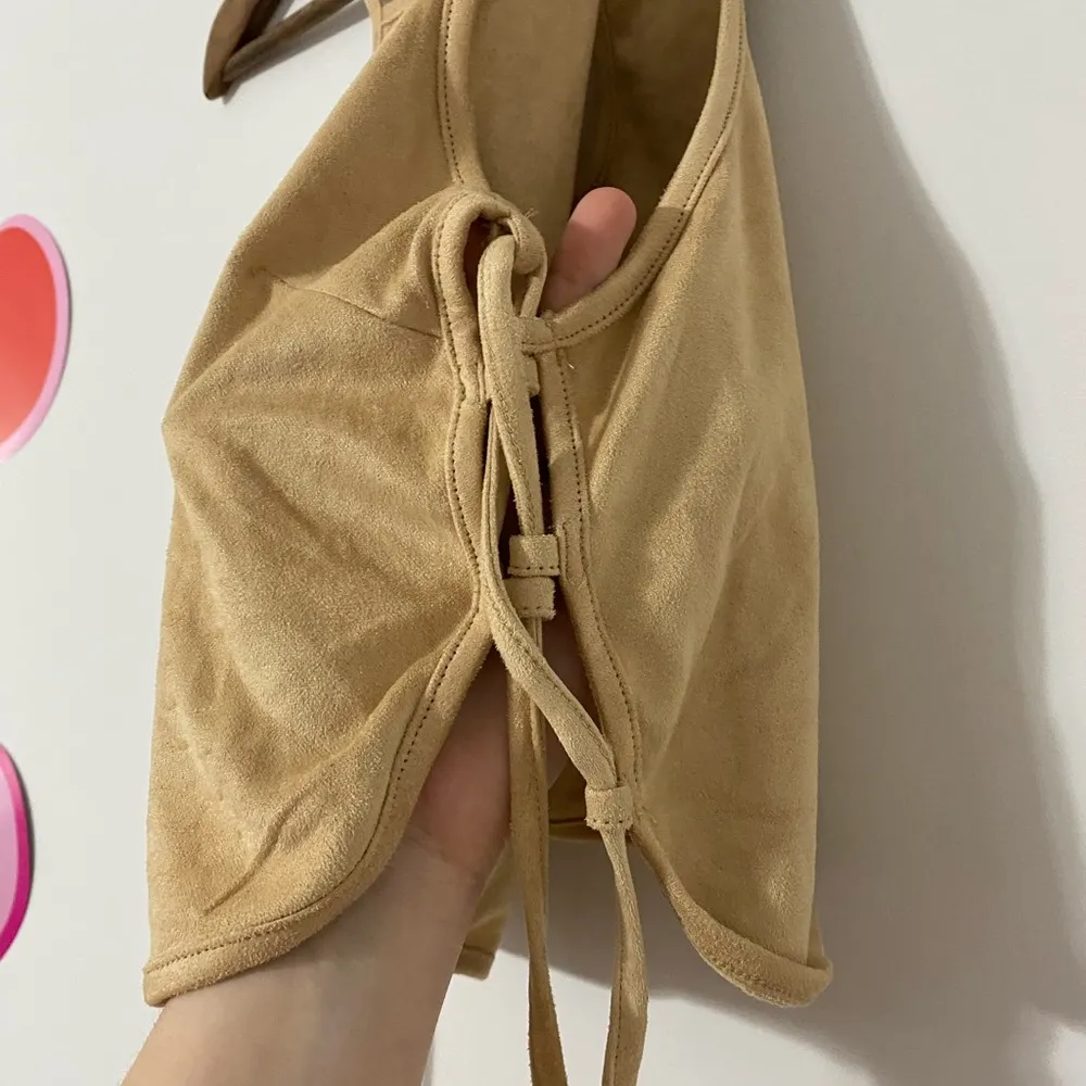 Tan crop top - Image 6