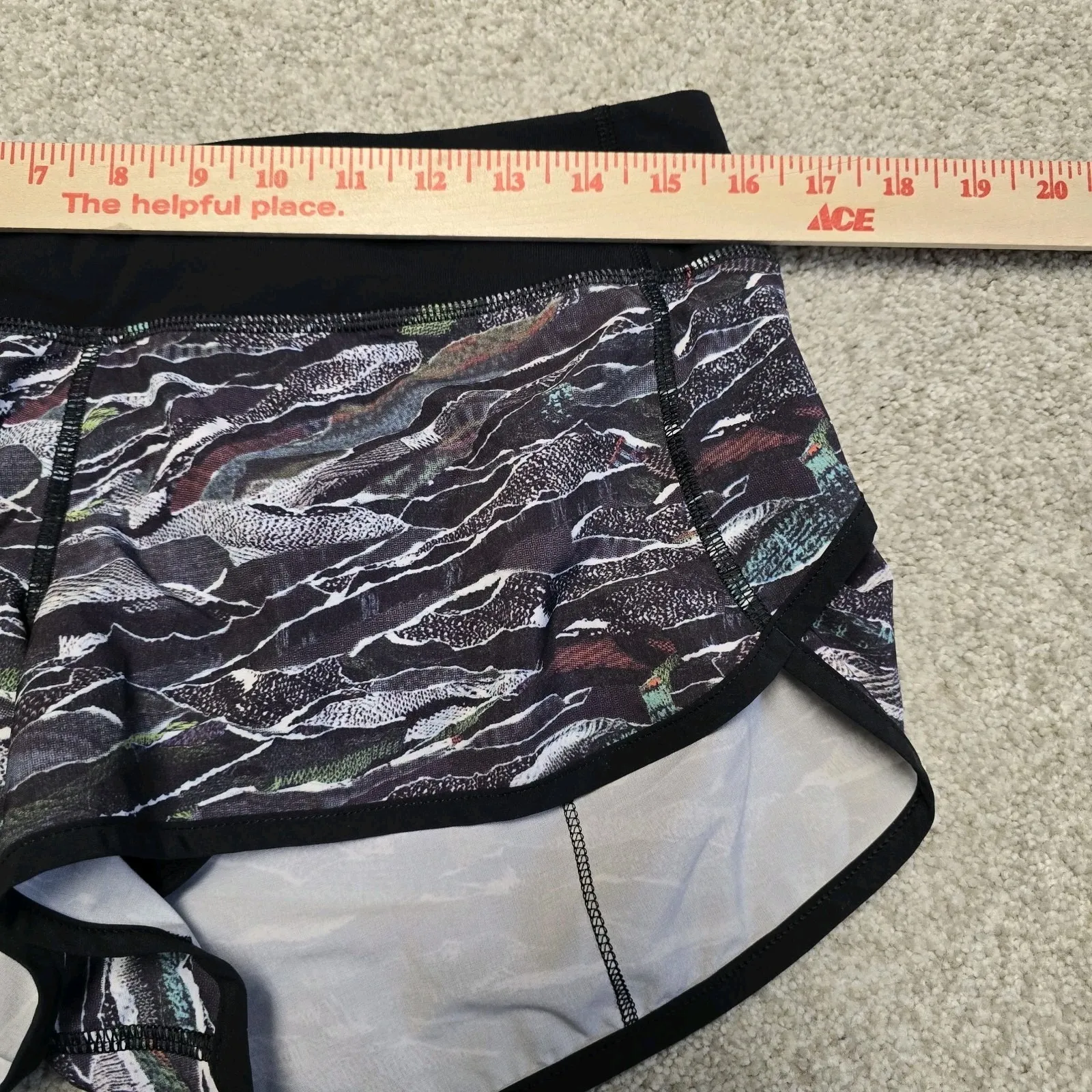 Lululemon Speed Short Mini Sweatr Multi Black Gray Neutral 2.5 Inseam RARE Sz 8 - Image 7