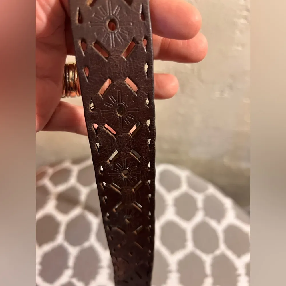 Elegant Brown Leather Belt with Unique Design - Image 5