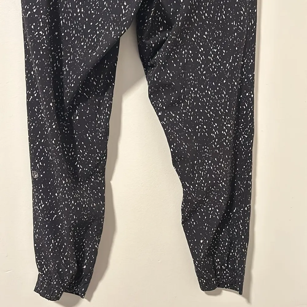 Lululemon Lightweight Black Joggers Travel Athletic Hiking Size 6 - Image 5