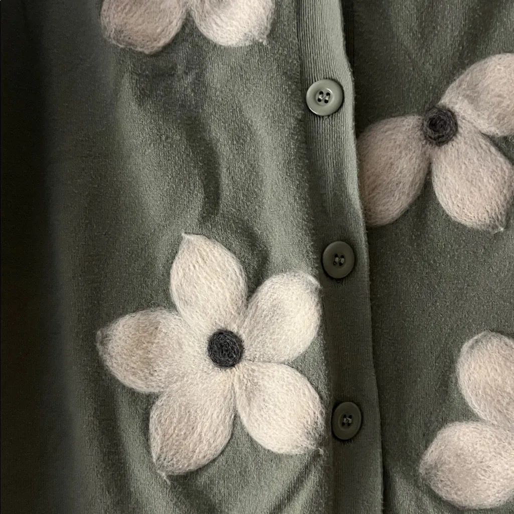 Aaeda Women's Green Floral Sweater Size M Size M - Image 2