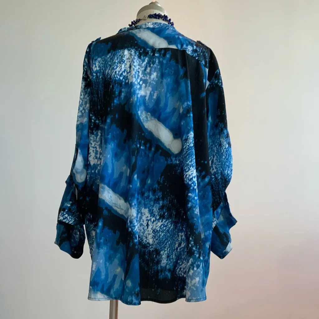 Women’s Calvin Klein Ocean Patterned  Blues and Black Shirt 2X - Image 4