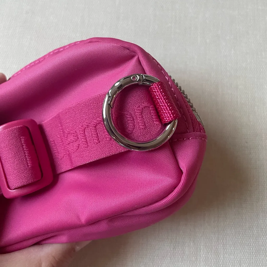 Lululemon Everywhere Belt Bag Nano - Raspberry coulis - Image 11