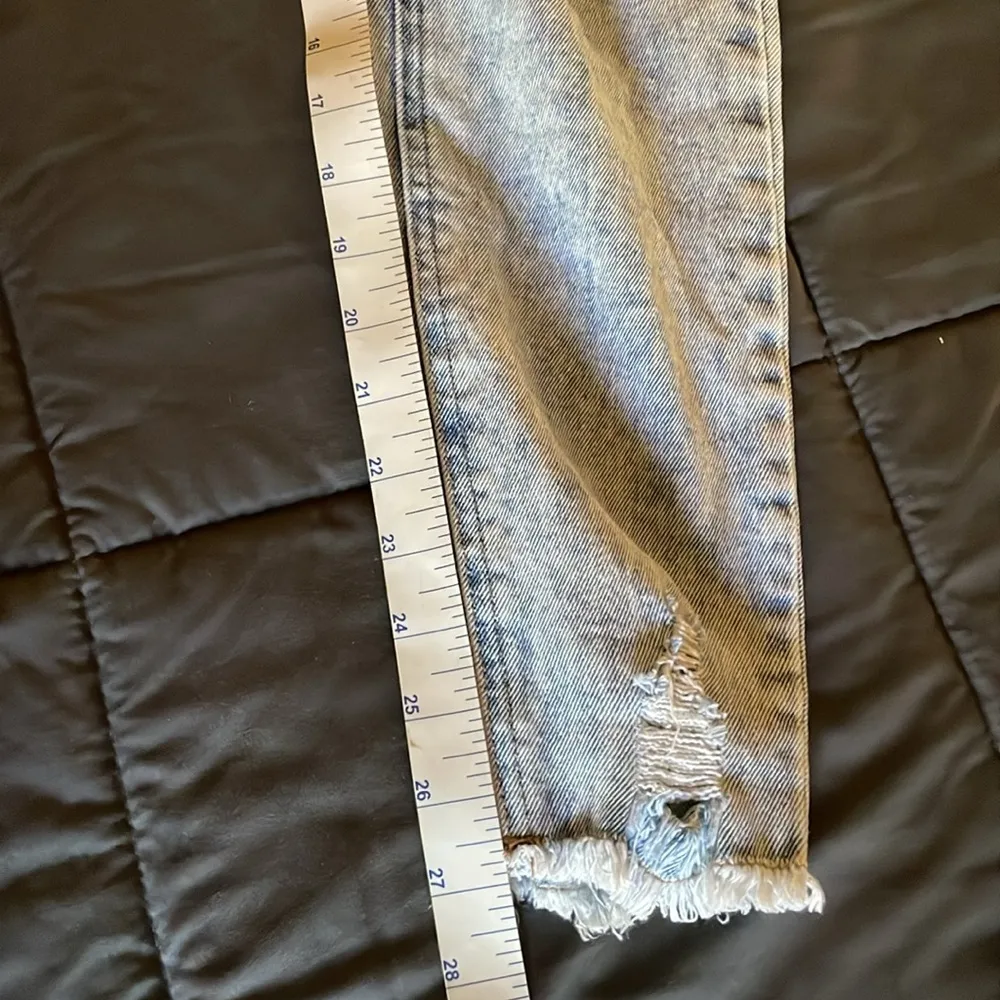 High Rise Light Acid Wash Ripped Skinny Jeans - Image 10