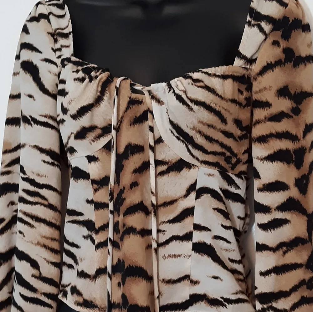 Forever 21 animal print long sleeve blouse - Image 2
