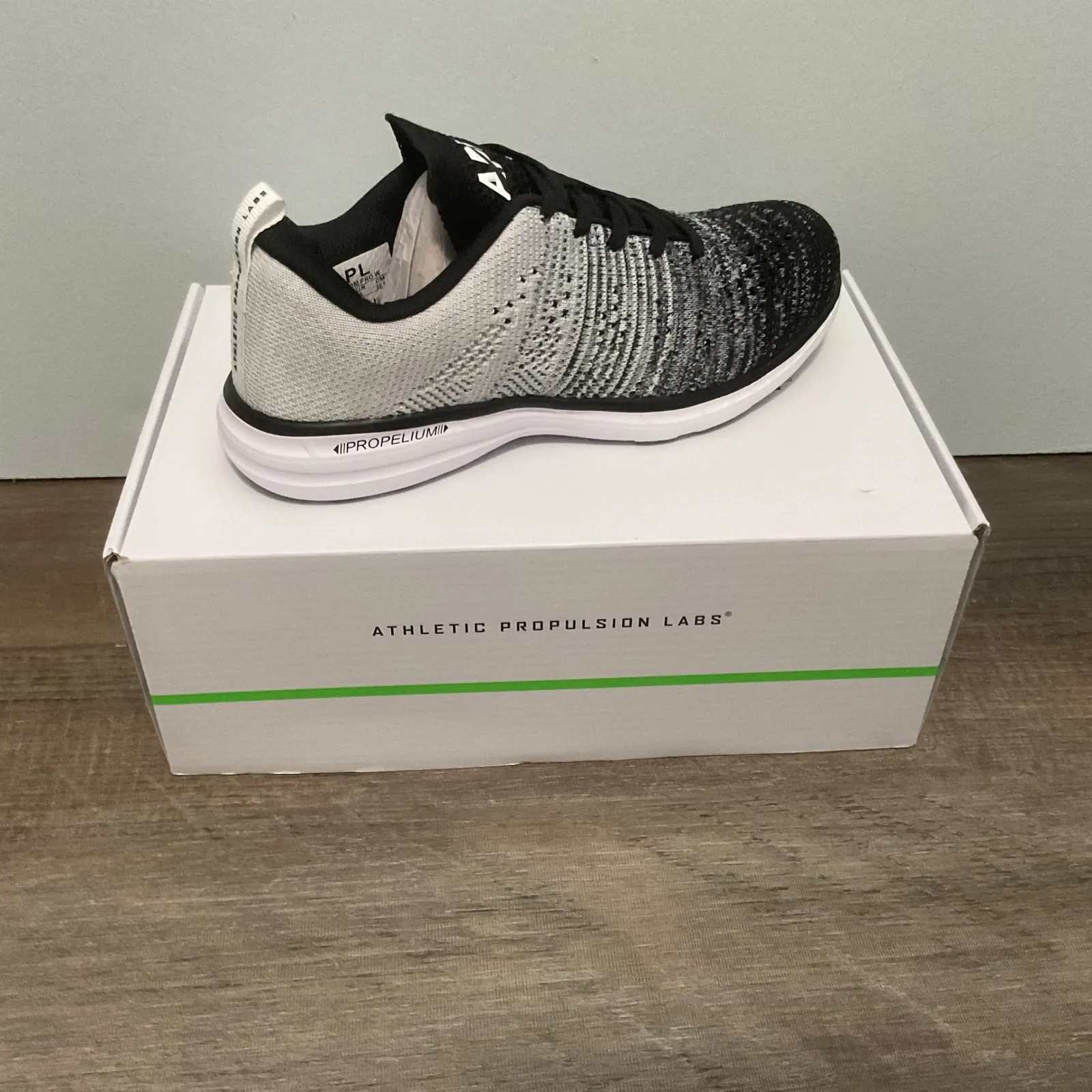 NIB APL Athletic Propulsion Labs Women Techloom Pro Black/White Shoes Size 6 Black - Image 4