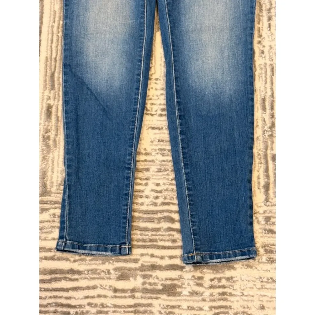 YMI Women's size 5 (26") Super Soft Mid Rise Skinny Jeans Retails $58 - Image 6