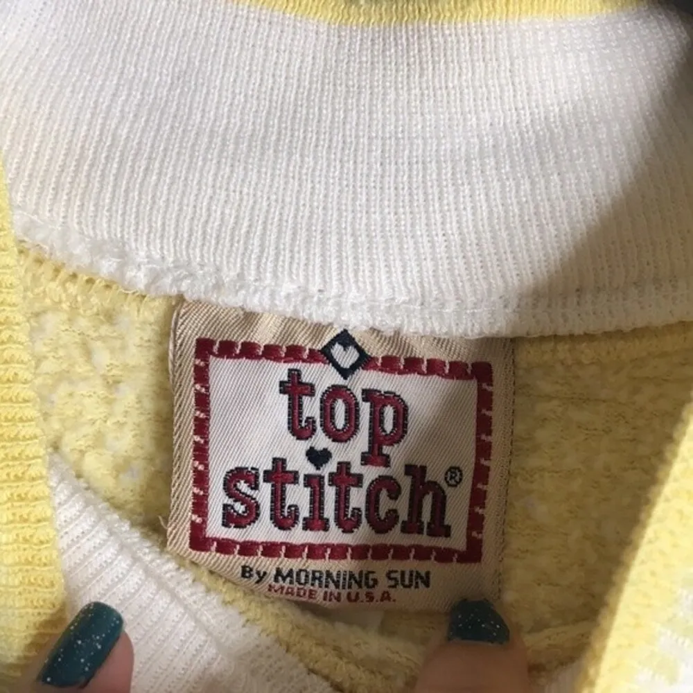 Vtg top stitch yellow sweater embroidere flowers size large made in USA cute 90s - Image 6