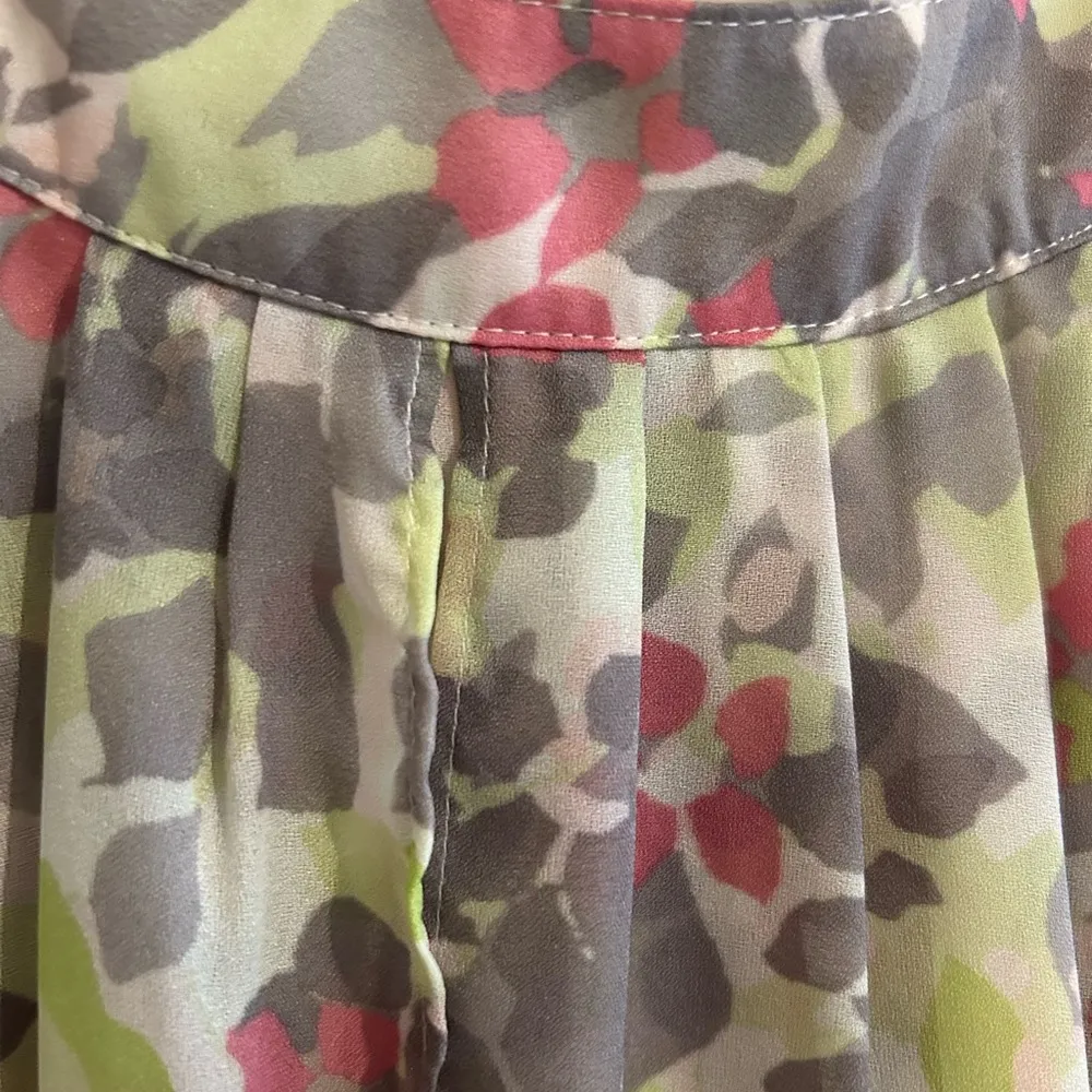 Loft Sleeveless Blouse Gray Green Size M - Image 5