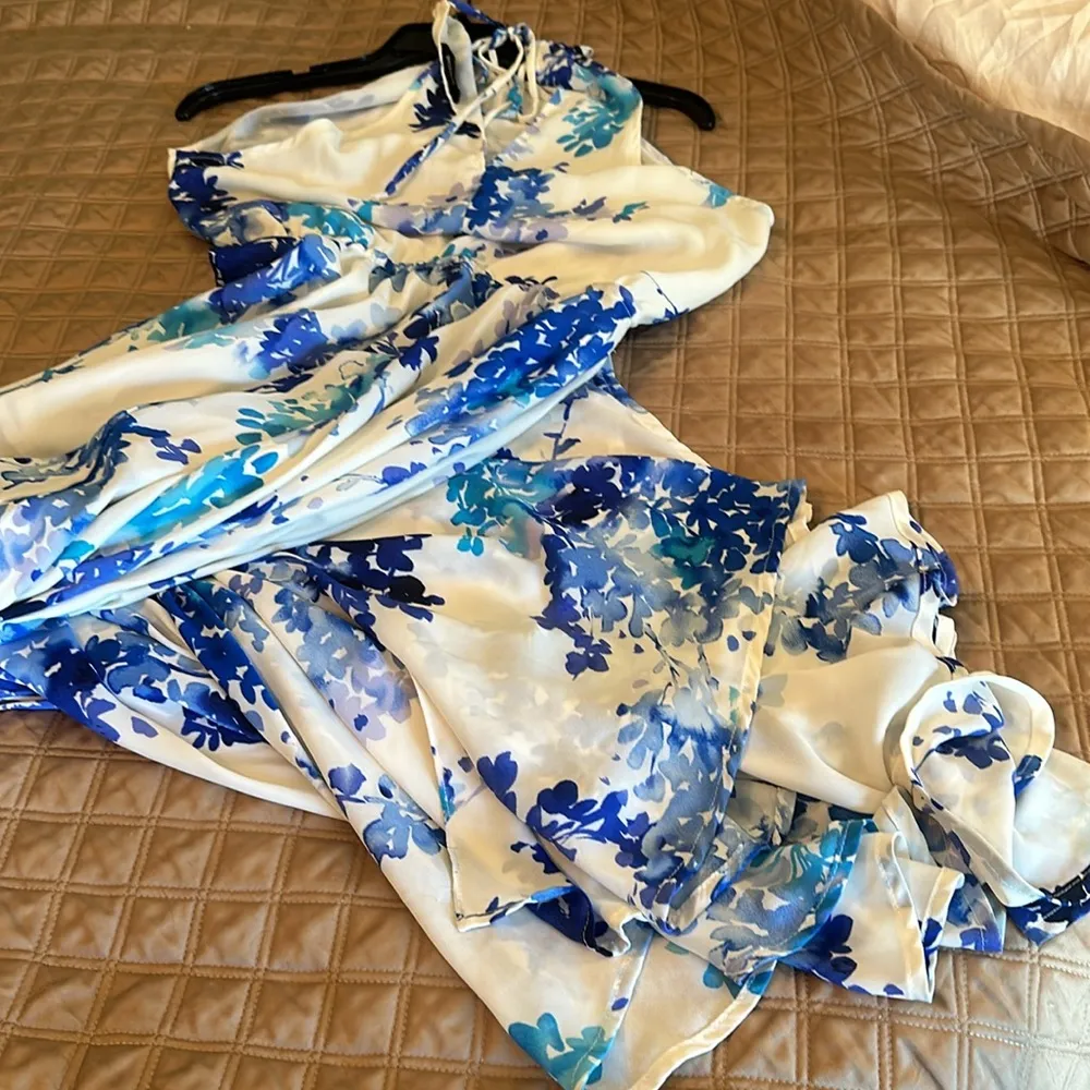 M elastic tie waist high slit lots of fabric halter tie - Image 6