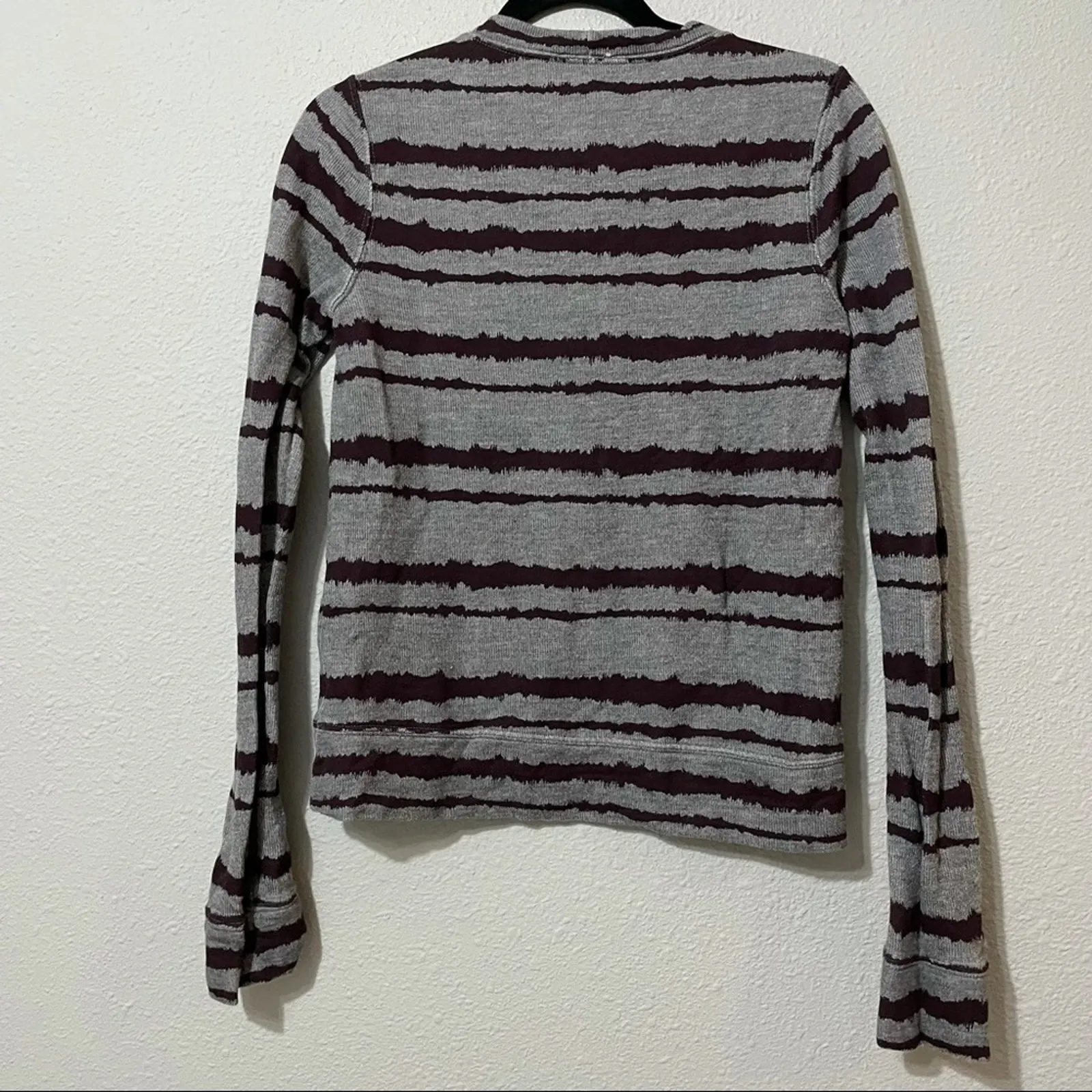 ALC Grey & Burgundy Striped Tye Die Thermal Sweater Womens M Preppy Designer - Image 4