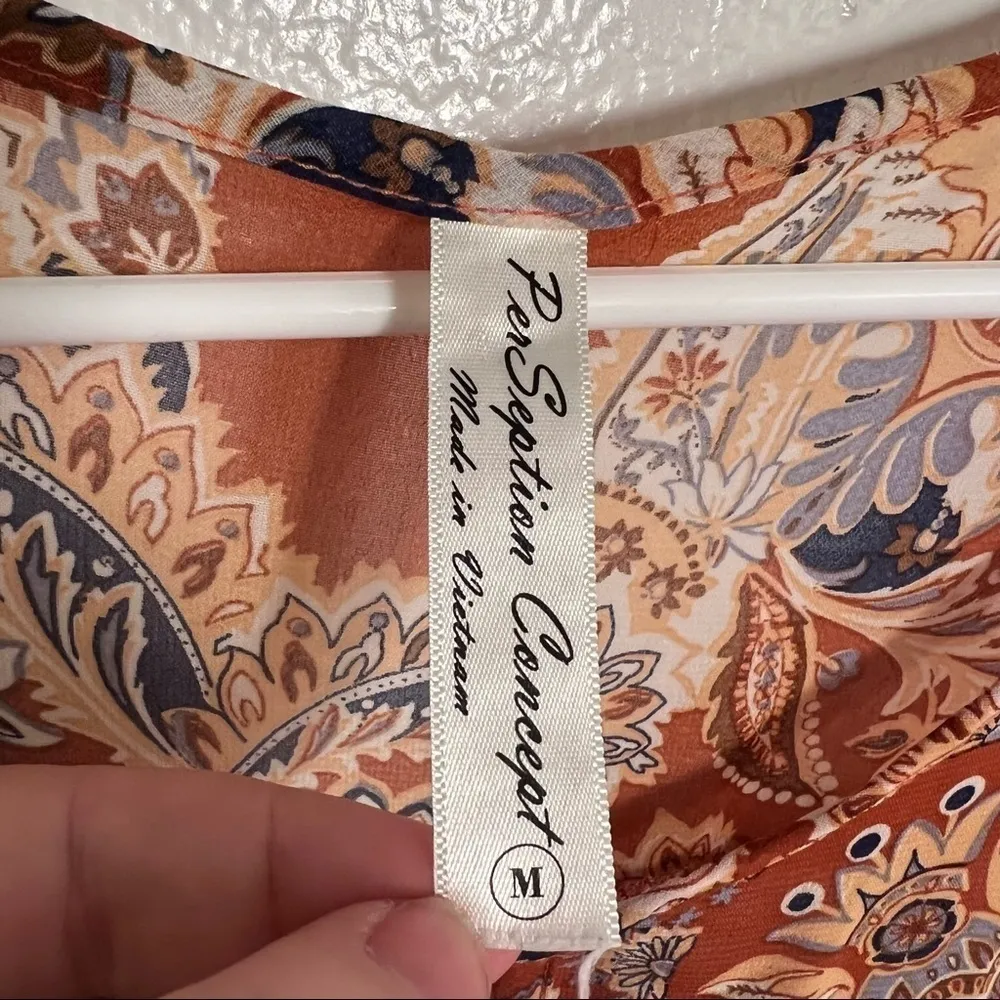 PerSeption Concept Blouse Tan Blue Paisley Size M - Image 8